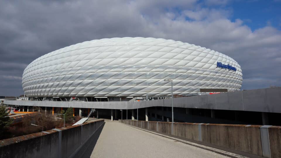 Bayern de Munique compra a outra metade do Allianz Arena