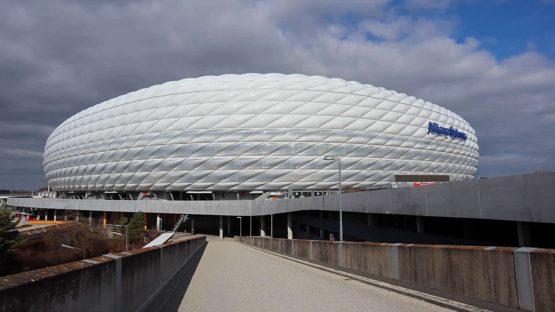 Bayern de Munique compra a outra metade do Allianz Arena