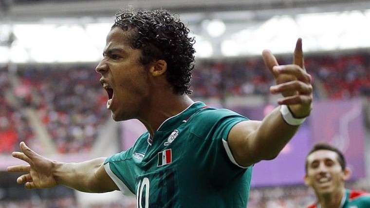 Giovani dos Santos se lesiona e &eacute; d&uacute;vida para a decis&atilde;o