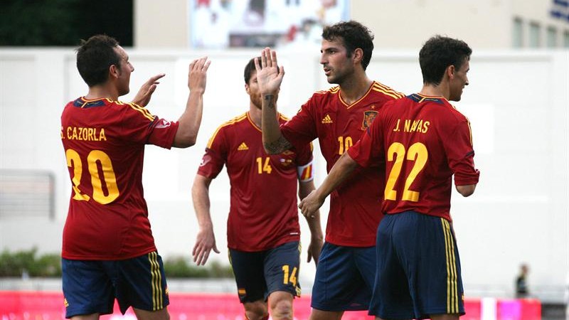 Espanha recebe faixas com vit&oacute;ria magra sobre Porto Rico