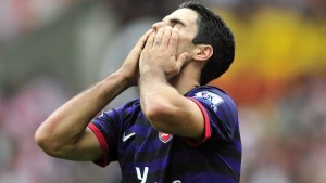 Arteta pede paciência: “Não dá para substituir Van Persie”