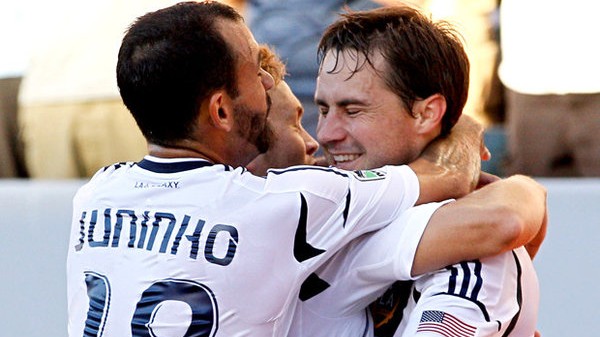 Com gol de Juninho, LA Galaxy vence Dallas em casa