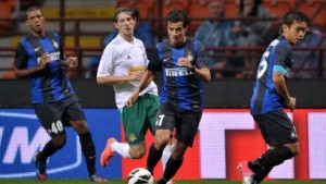 Inter brinca com a sorte, mas elimina Vaslui na Liga Europa