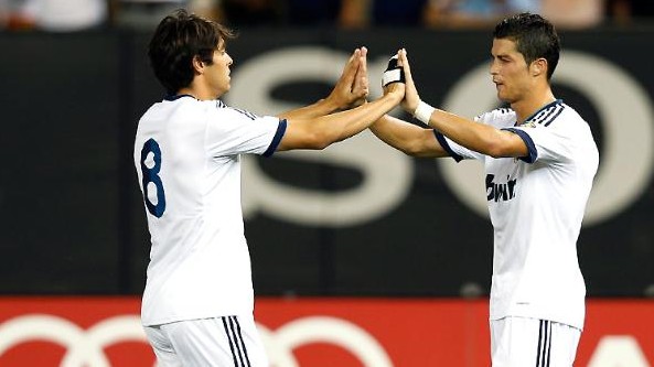 Kak&aacute; se destaca e Real Madrid massacra Milan em Nova York