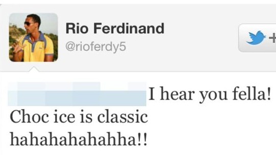 Rio Ferdinand &eacute; multado por coment&aacute;rios no Twitter