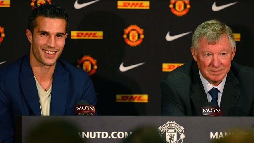 Fergie: Van Persie convenceu Arsenal a liber&aacute;-lo ao Man Utd