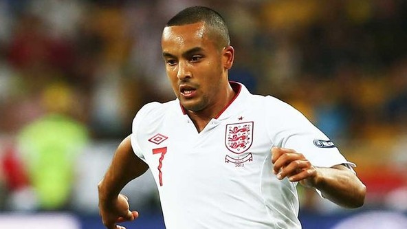 Com lesão muscular, Walcott é cortado da seleção inglesa