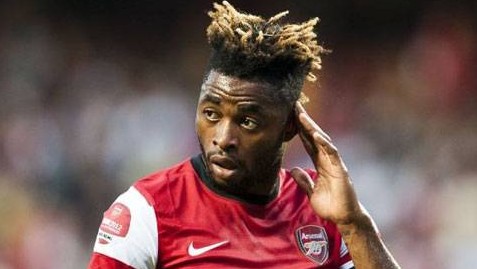 Alex Song: “Sei do interesse do Barcelona, mas estou feliz no Arsenal”