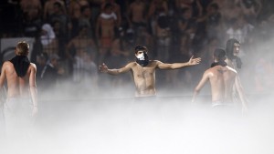PAOK e Rapid Viena são punidos após confrontos entre torcidas na LE