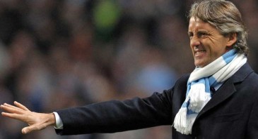 Mancini coloca Cavani, Suárez e Falcao na mira do Man City