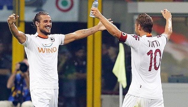 Após lesão, Totti retorna aos treinos na Roma