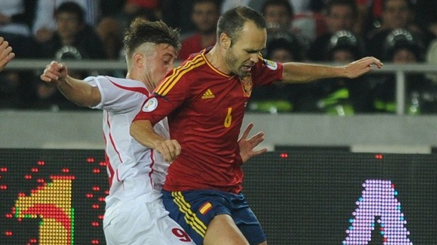 Iniesta desfalca Barcelona na estreia da Liga dos Campe&otilde;es