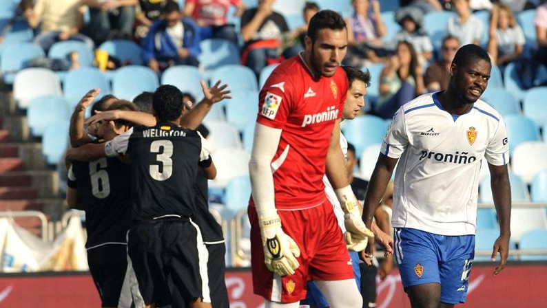 Invicto, M&aacute;laga arranca vit&oacute;ria fora de casa contra o Zaragoza
