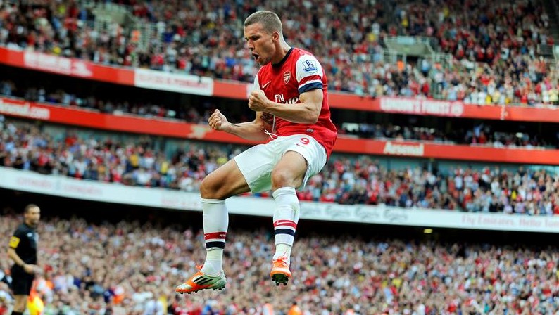 Podolski comemora gol pelo Arsenal
