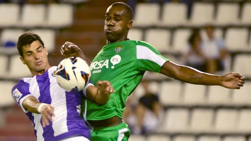 Betis marca no final e derrota o Valladolid fora de casa
