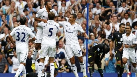 Demb&eacute;l&eacute; marca, mas Tottenham cede empate no fim