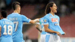 Cavani faz três e Napoli esmaga Lazio no San Paolo
