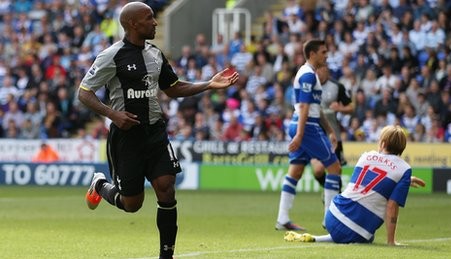 Com dois gols de Defoe, Tottenham vence a primeira