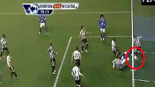 Mais uma pol&ecirc;mica com bola na linha do gol. Na Inglaterra, para variar