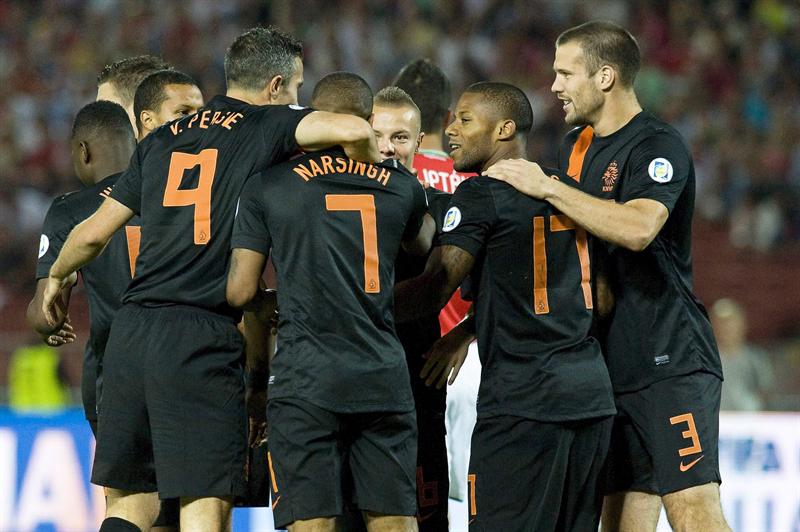 Tudo laranja: Holanda goleia Hungria fora de casa