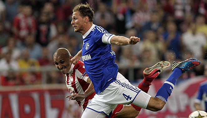Huntelaar perde p&ecirc;nalti, mas d&aacute; vit&oacute;ria ao Schalke