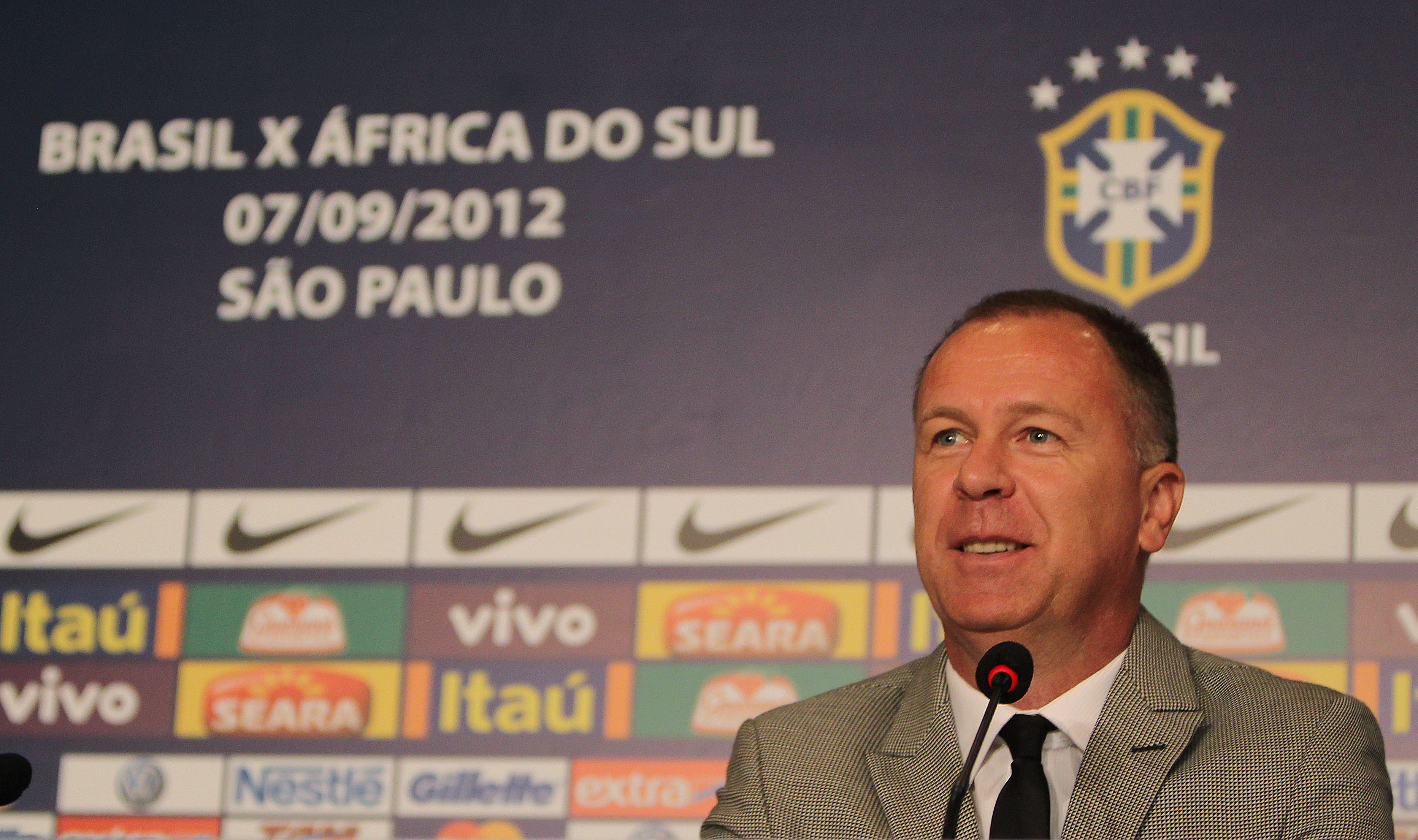 Auxiliar de Mano: &ldquo;Quem assumir pega a Sele&ccedil;&atilde;o pronta&rdquo;