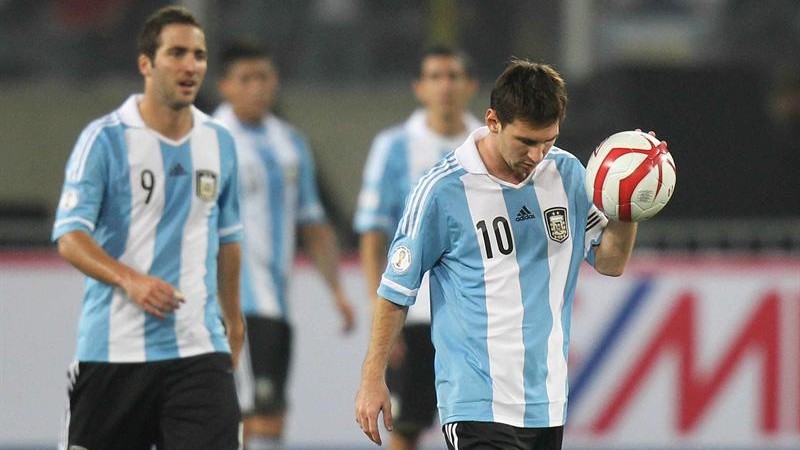 Messi comemora o empate contra o Peru fora de casa