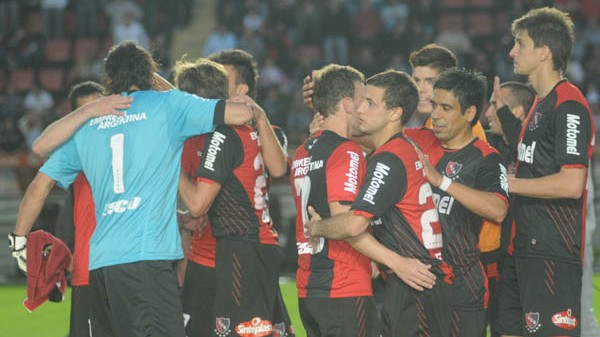 Depois de oito rodadas, o Newell&rsquo;s lidera na Argentina