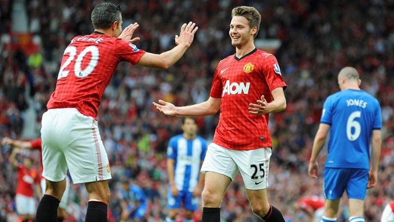 Com gols no segundo tempo, United goleia Wigan