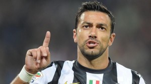 Roteiro: Invictos defendem seus postos