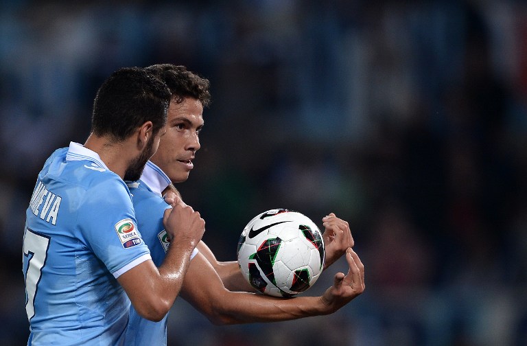 Hernanes marca, e Lazio supera Milan em Roma