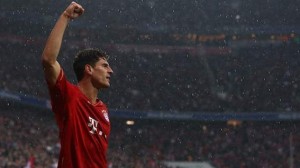 Após cirurgia, Mario Gómez volta aos treinos no Bayern