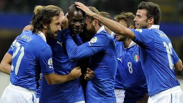 Balotelli: &ldquo;Tenho humildade de trabalhar pelo time&rdquo;