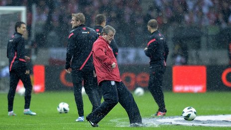 Tempestade adia jogo entre Pol&ocirc;nia e Inglaterra