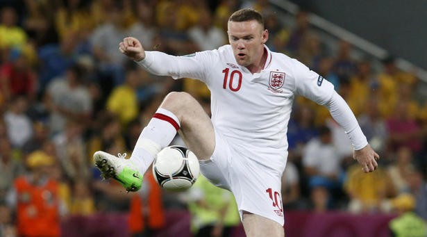 Hodgson: &ldquo;Rooney tem futuro como capit&atilde;o da sele&ccedil;&atilde;o&rdquo;