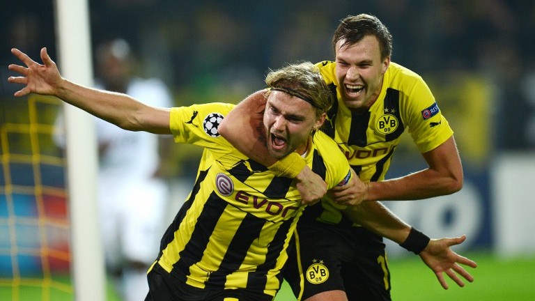 Schmelzer comemora gol