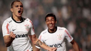 Mano convoca Fábio Santos para amistoso com a Colômbia