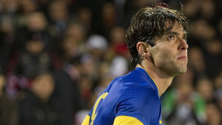 Apesar da negativa, Milan segue negociando por Kak&aacute;