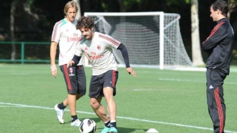 Pato se queixa de dores, mas Milan descarta nova lesão