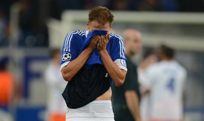 Schalke vacila duas vezes e trope&ccedil;a em casa