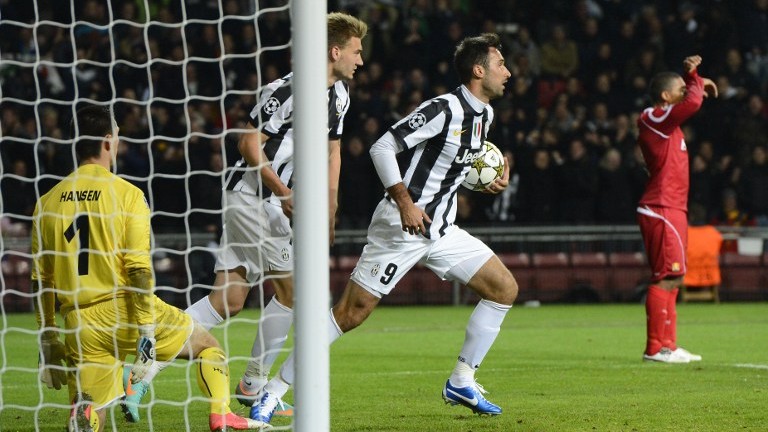Vucinic salva e Juventus empata com Nordsjaelland