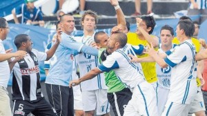 O jogo que teve 16 expulsos