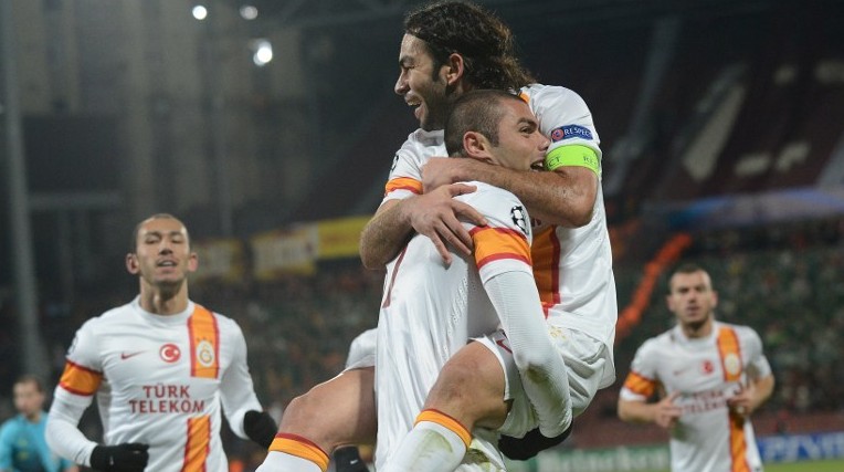 Ele n&atilde;o perdoa! Galatasaray desbanca Cluj com hat-trick de Yilmaz