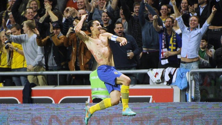 Show! Ibra destr&oacute;i Inglaterra com 4 gols, um antol&oacute;gico