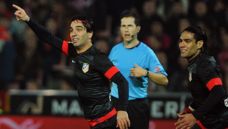 Atl&eacute;tico sua contra Granada, mas segue na cola do Bar&ccedil;a