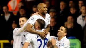 Bale e Defoe arrasam West Ham e Spurs encerram jejum