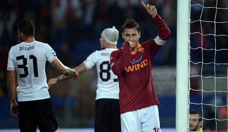 Totti d&aacute; susto em treino, mas deve disputar d&eacute;rbi