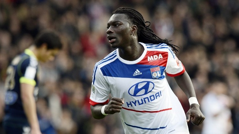 Lyon passa f&aacute;cil pelo Reims e sobe &agrave;s cabe&ccedil;as na Ligue 1
