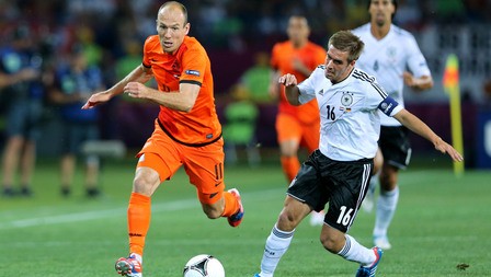 Robben: &ldquo;Se Van Gaal pedir, posso jogar at&eacute; na lateral&rdquo;