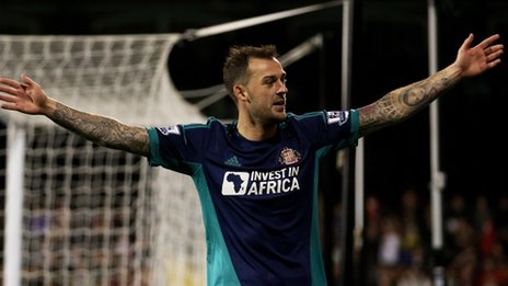 Sunderland finalmente acerta a pontaria e desbanca Fulham